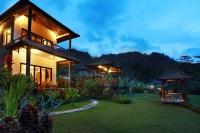 Frangipani_exterior
